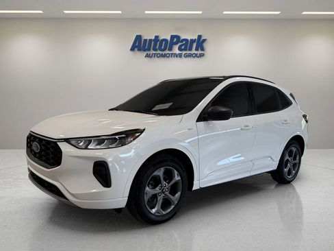 Used 2023 Ford Escape ST-Line w/ Tech Pack #1 AWD/4WD image 3