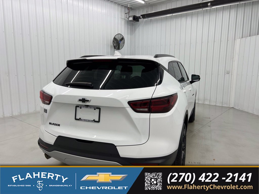 Used 2025 Chevrolet Blazer LT w/ Midnight/Sport Edition FWD image 3