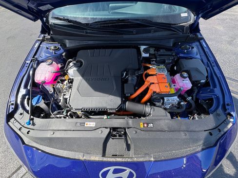 New 2025 Hyundai Elantra SEL FWD image 33