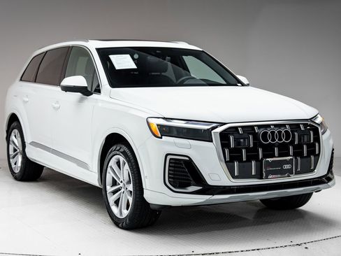 Certified 2025 Audi Q7 3.0T Premium w/ Convenience Package image 31