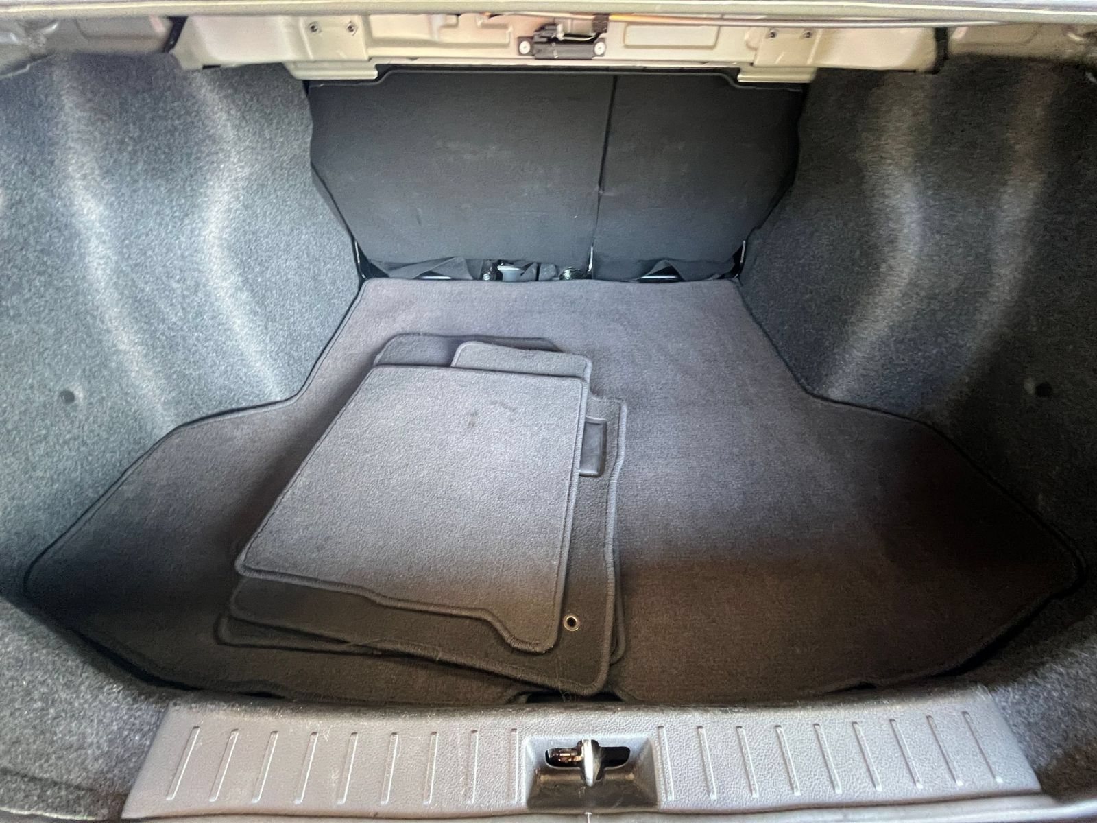 Used 2025 Nissan Versa SV FWD image 30