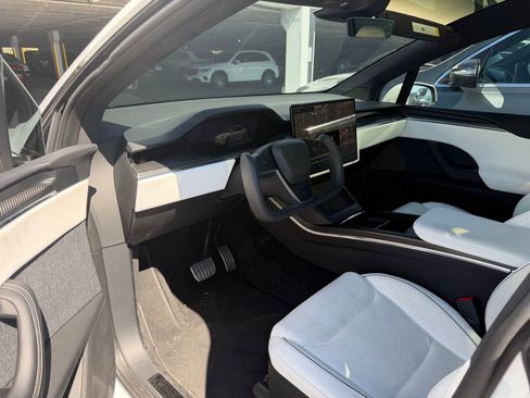 Used 2022 Tesla Model X Plaid image 8