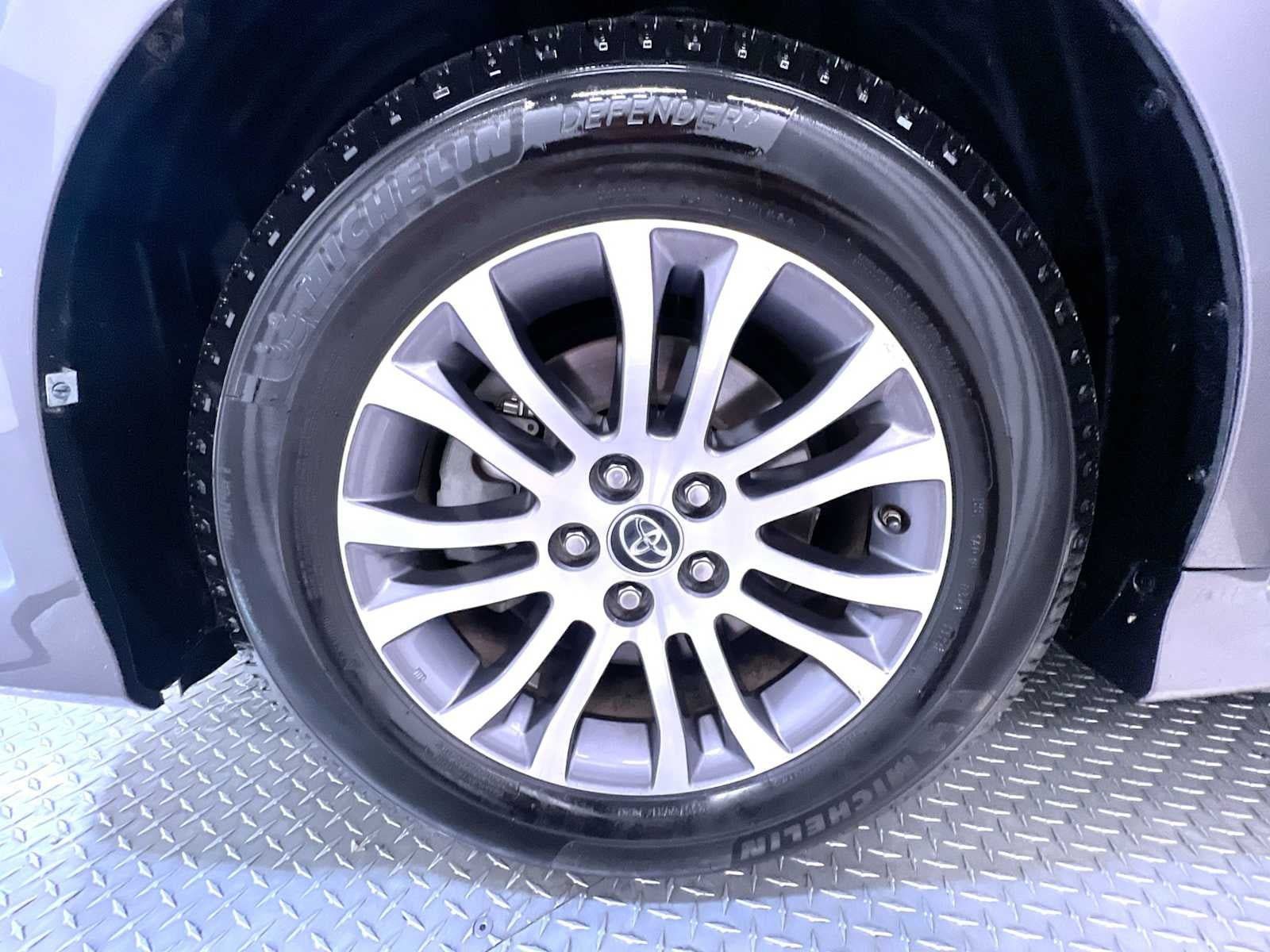 Used 2019 Toyota Sienna XLE w/ XLE Navigation Package FWD image 10