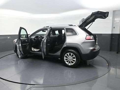 Used 2019 Jeep Cherokee Latitude w/ Popular Appearance Group AWD/4WD image 34
