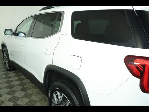 Used 2023 GMC Acadia SLT image 17