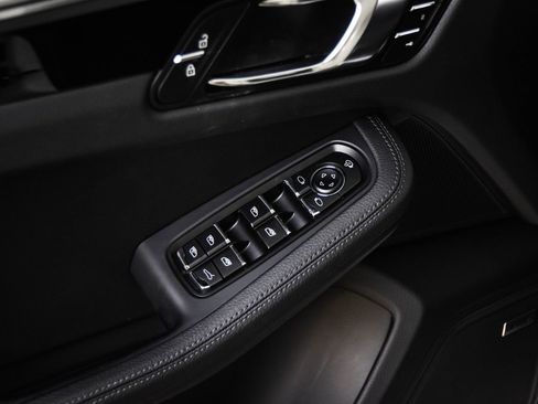 Certified 2026 Porsche Macan image 21