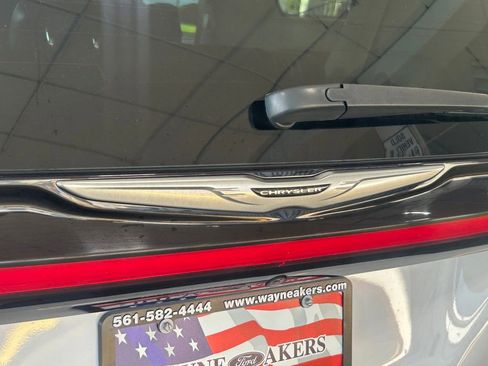 Used 2024 Chrysler Pacifica Touring-L image 21