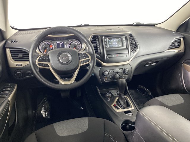 Used 2018 Jeep Cherokee Latitude w/ Safety Group AWD/4WD image 17