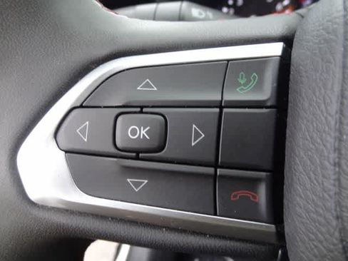 Used 2025 Jeep Compass Trailhawk AWD/4WD image 17