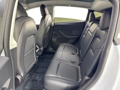 Used 2022 Tesla Model Y Long Range image 41