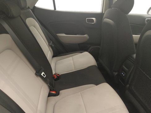 Used 2024 Hyundai Venue SEL image 19