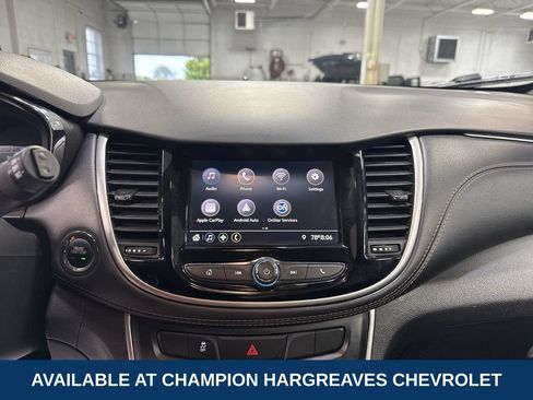 Used 2020 Chevrolet Trax LT w/ LT Convenience Package FWD image 18