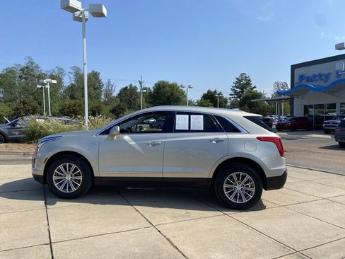 Used 2017 Cadillac XT5 Luxury w/ LPO, Wheel Lock Package FWD image 10