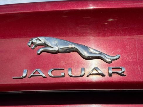 Used 2017 Jaguar XE image 11