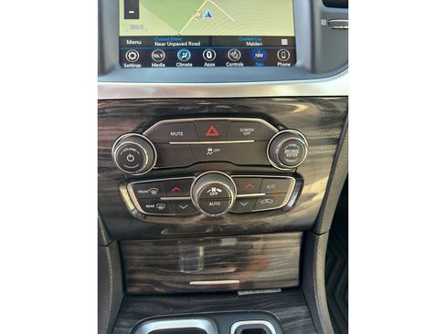 Used 2018 Chrysler 300 Touring L RWD image 20