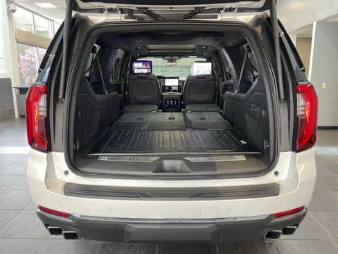 Used 2025 GMC Yukon XL Denali Ultimate w/ LPO, Floor Liner Package AWD/4WD image 44