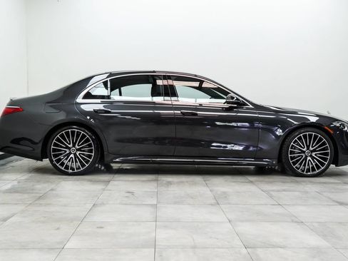 Used 2022 Mercedes-Benz S 500 4MATIC w/ AMG Line Package image 9