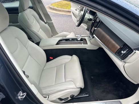 Used 2022 Volvo S90 B6 Inscription image 18
