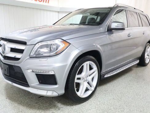Used 2016 Mercedes-Benz GL 550 4MATIC image 2