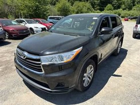 Used 2014 Toyota Highlander LE AWD/4WD image 1