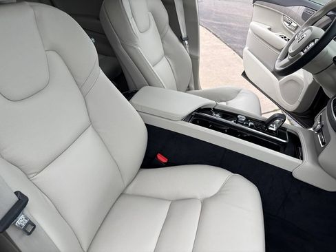 Certified 2025 Volvo XC90 T8 Plus w/ Protection Package Premier AWD/4WD image 36