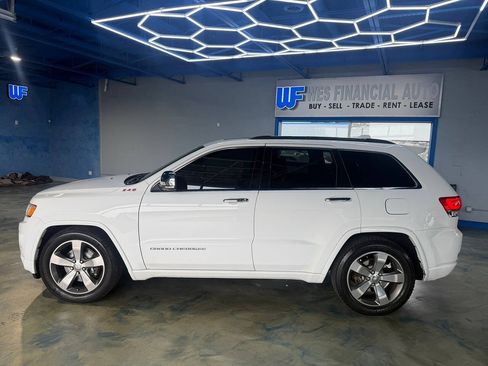 Used 2015 Jeep Grand Cherokee Overland w/ Advanced Technology Group AWD/4WD image 11