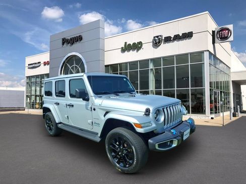 Used 2023 Jeep Wrangler Unlimited Sahara w/ Cold Weather Group AWD/4WD image 1