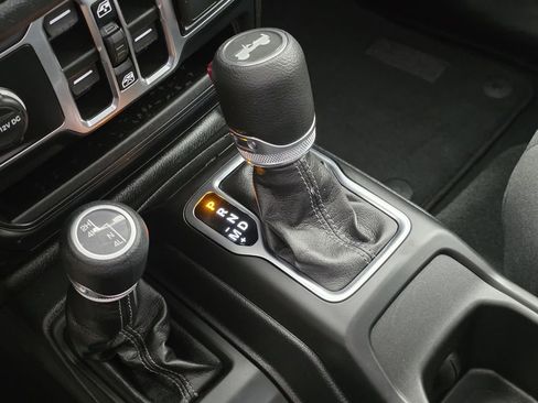 Used 2025 Jeep Wrangler Unlimited Sport AWD/4WD image 19