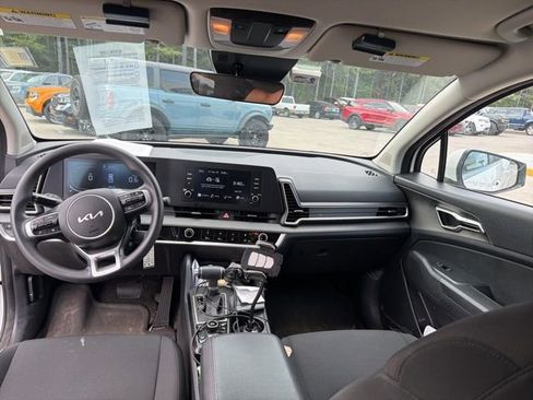 Used 2024 Kia Sportage LX FWD image 17