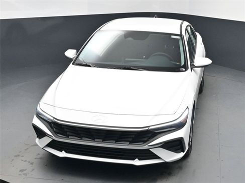 New 2026 Hyundai Elantra SE image 18