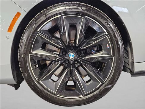Used 2023 BMW i7 xDrive60 AWD/4WD image 23