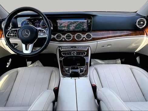 Used 2019 Mercedes-Benz E 300 4MATIC image 10