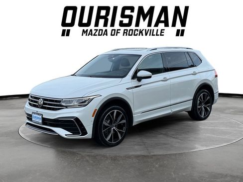 Used 2023 Volkswagen Tiguan SEL R-Line image 2