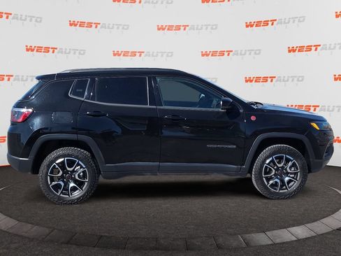 Used 2025 Jeep Compass Trailhawk AWD/4WD image 6