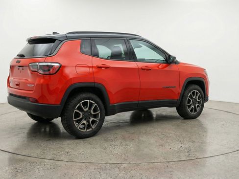 Used 2025 Jeep Compass Trailhawk AWD/4WD image 9