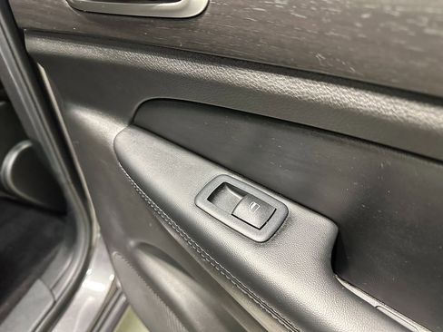 Used 2018 Jeep Grand Cherokee Altitude AWD/4WD image 16