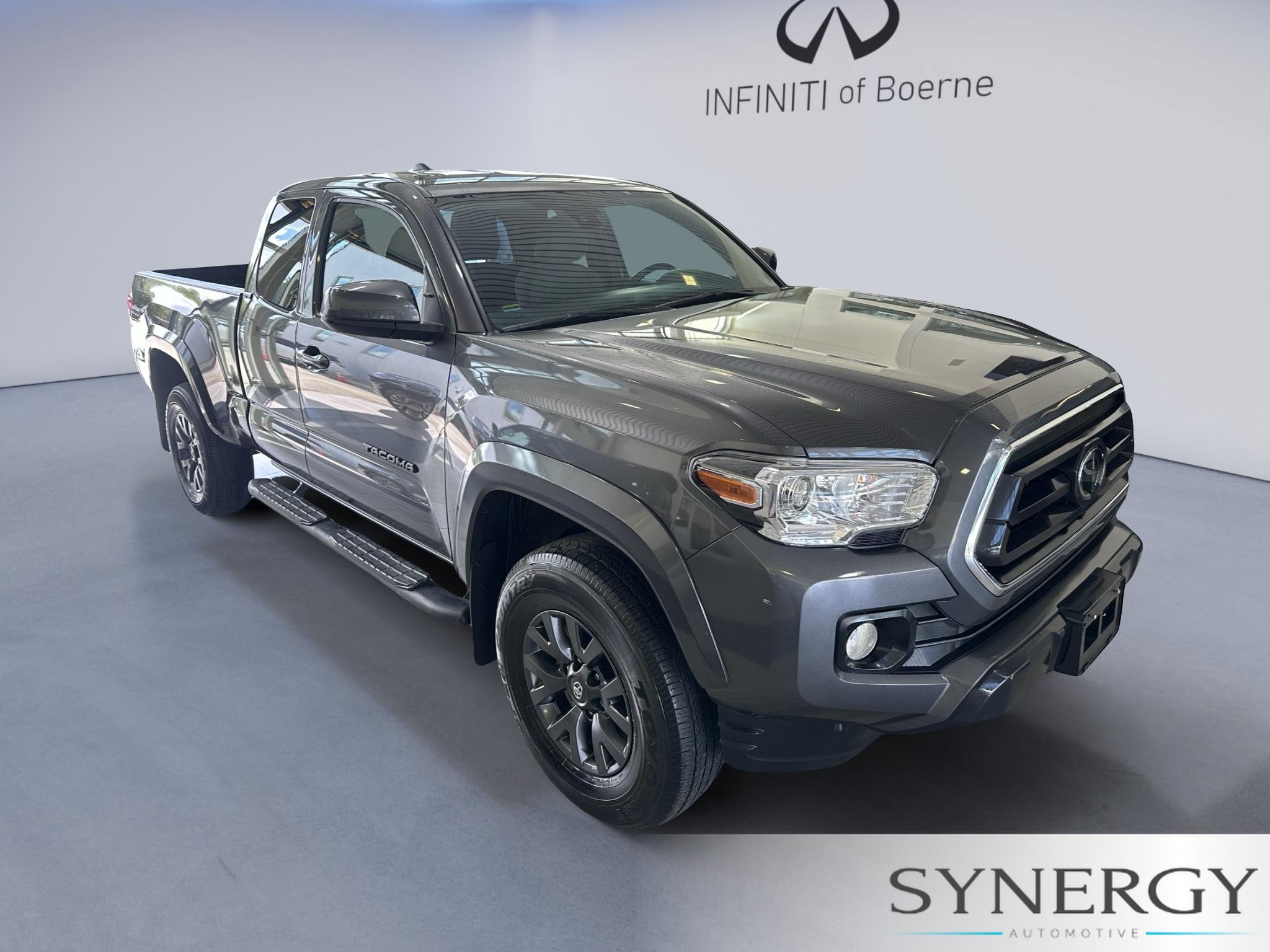 Used 2022 Toyota Tacoma SR5 w/ SR5 Appearance Package (SM) RWD image 3