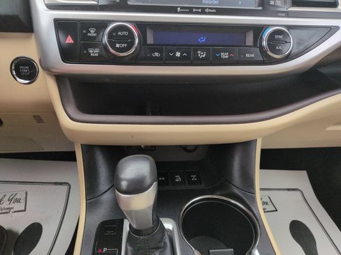 Used 2016 Toyota Highlander Limited AWD/4WD image 18