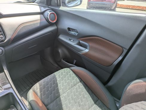 Certified 2021 Nissan Kicks SR FWD image 18