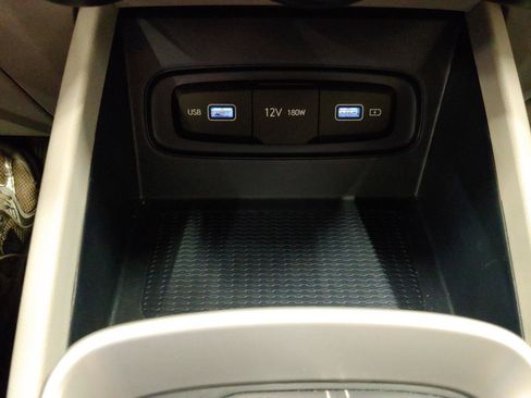 Used 2022 Hyundai Venue Limited FWD image 23