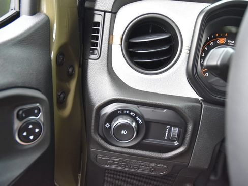 Used 2025 Jeep Wrangler Unlimited Sport AWD/4WD image 24