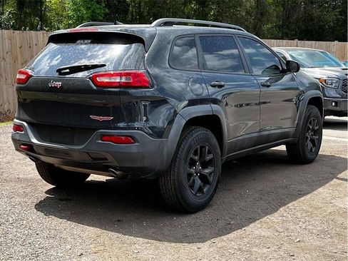 Used 2017 Jeep Cherokee Trailhawk w/ Comfort/Convenience Group AWD/4WD image 11