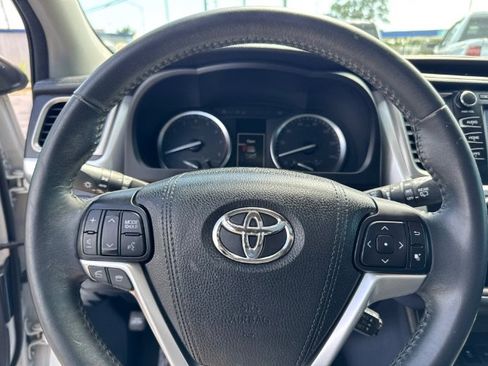 Used 2016 Toyota Highlander XLE FWD image 23