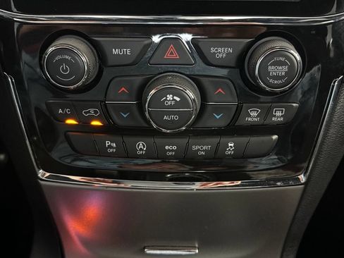 Certified 2022 Jeep Grand Cherokee Laredo E RWD image 17