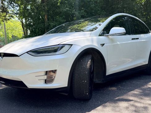Used 2019 Tesla Model X 75D AWD/4WD image 3