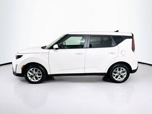 Used 2025 Kia Soul LX w/ LX Technology Package image 4