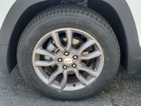 Used 2024 GMC Terrain SLT image 4