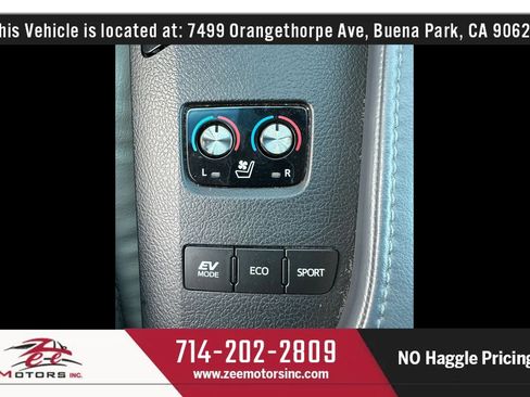 Used 2013 Toyota Avalon Limited w/ Technology Pkg FWD image 31