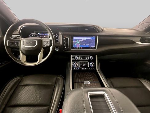 Used 2021 GMC Yukon XL Denali w/ Denali Premium Package AWD/4WD image 15