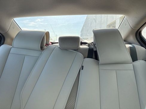 Used 2015 Honda Civic Hybrid Sedan image 8